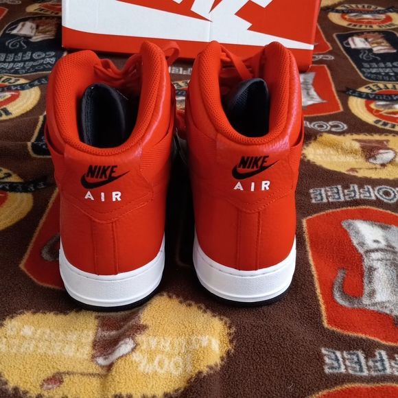 Nike Air Force 1 High LV8 Wolf Gray & Red - Picture 4 of 10